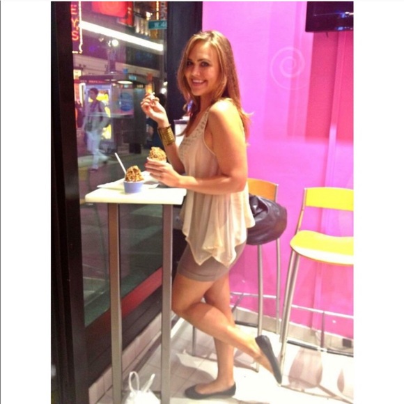 Beautiful cream, lace, sheer boho style high-low top, size small - Picture 7 of 11